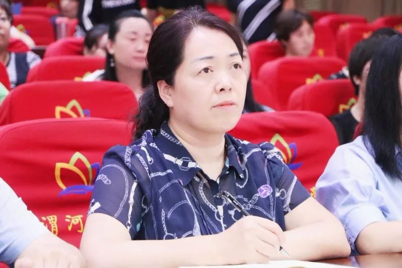 紧接着语文组的田蓓,张丽华,马渭丽三位老师分别与大家分享了田冰冰