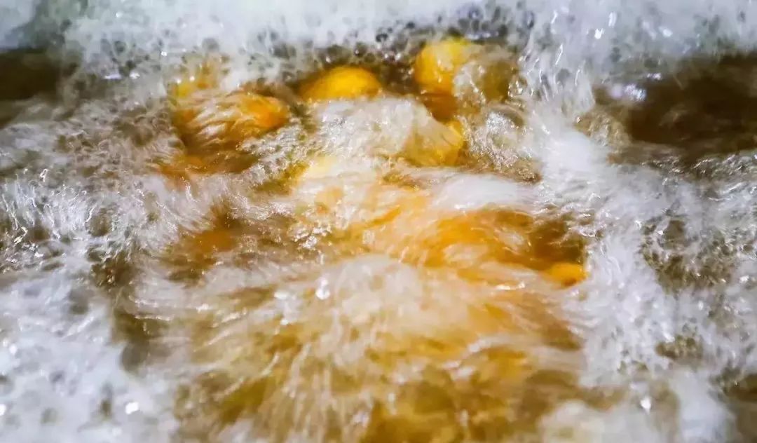 连糖水都要喝光这批出口日本的黄桃罐头被我们截胡了