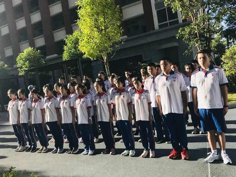 挥洒汗水磨练意志记厦门一中海沧校区高二年级军训活动