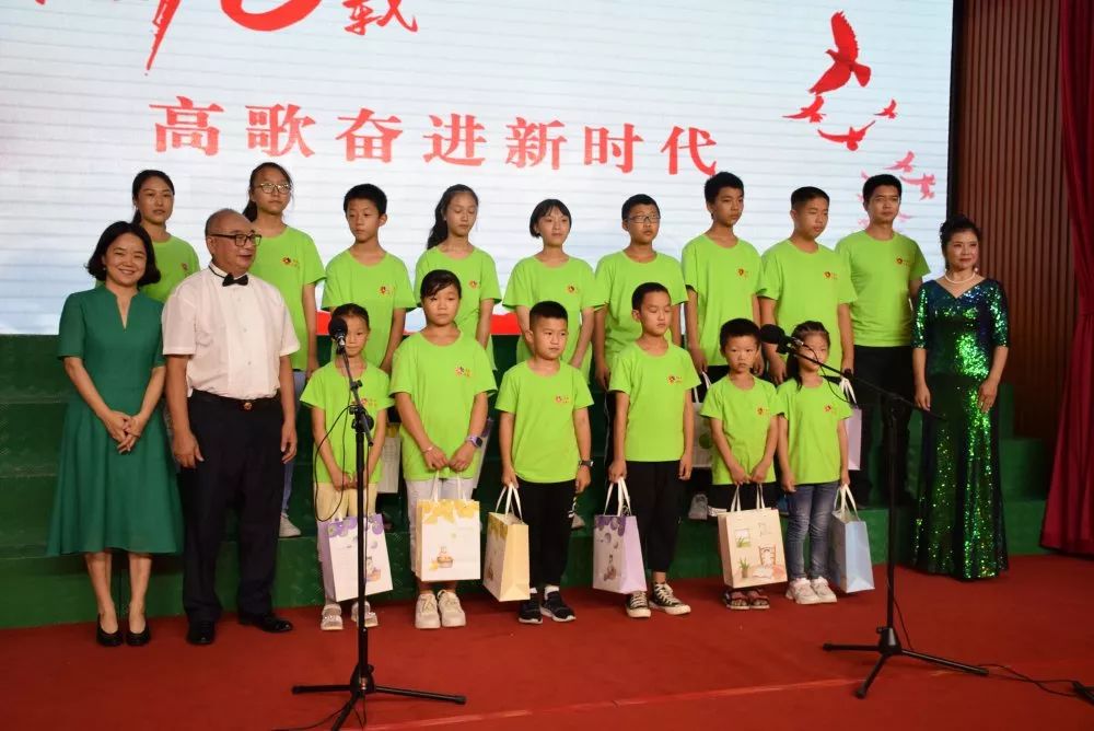 我院举办"献礼建国七十年 高歌奋进新时代"大型歌咏比赛