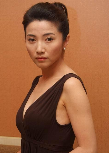 她照顾了母亲八年,八年的时间足以让大家淡忘掉一个演员,但是她不后悔