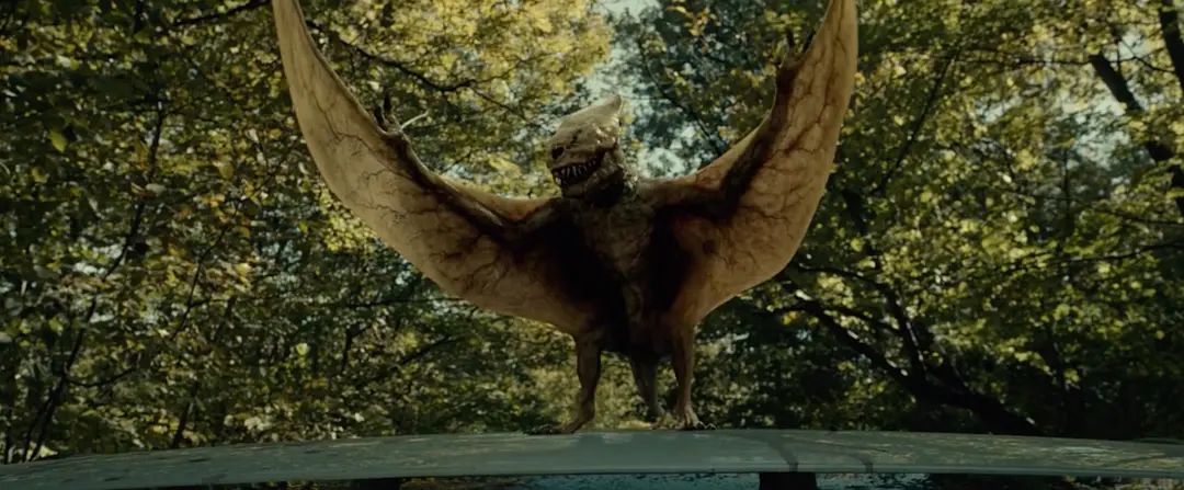 为了将蒂姆·利本小说中描述的蝠蜂逼真地搬上大银幕,mr.