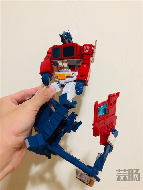 mp44五万柱擎天柱玩具实际细节图公开变形难度不小
