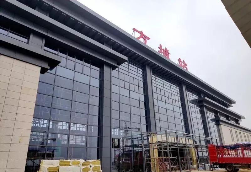 围观方城仨火车站高铁占俩真牛