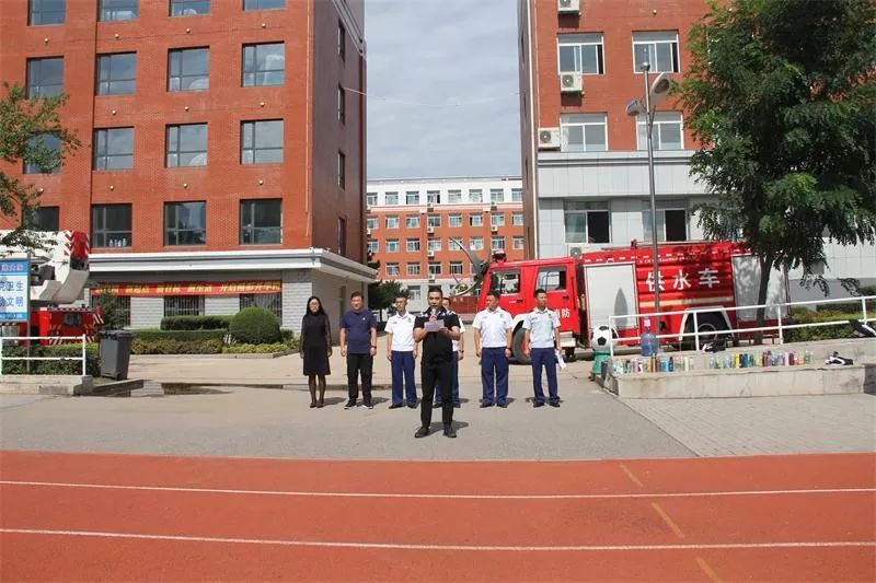 各地动态公主岭大队深入辖区实验中学开展消防安全知识进军训活动