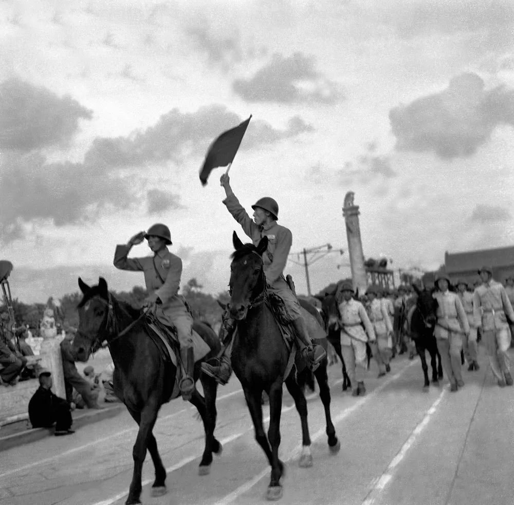 看这些珍贵老照片浓缩了新中国70年的精彩瞬间