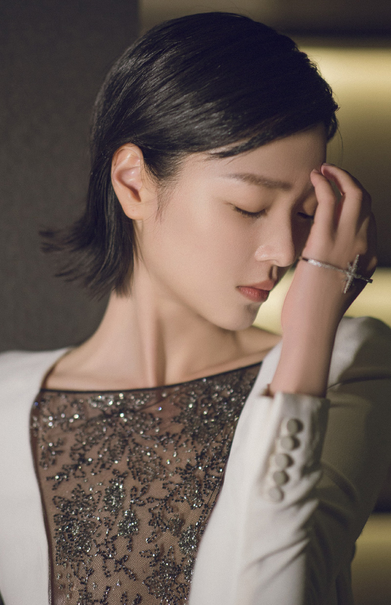 女孩与诗: 你若爱她,让你的爱像阳光一样包围她