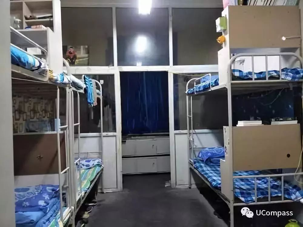 沈阳农业大学大一四人寝有阳台,下桌,无独立卫生间,大二以后六人