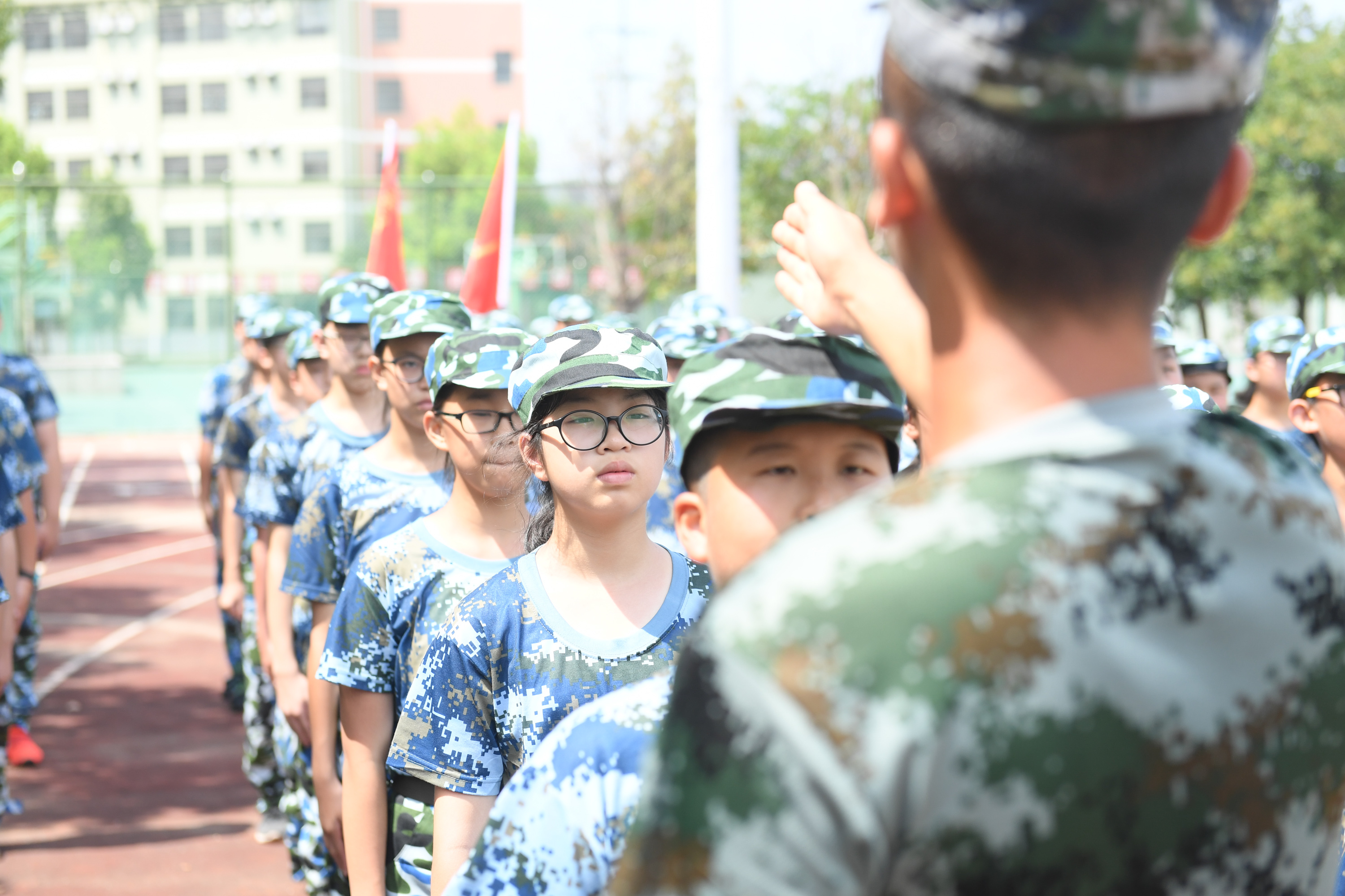 当日,浙江省绍兴市上虞区实验初级中学教育集团百官中学初一学生迎来