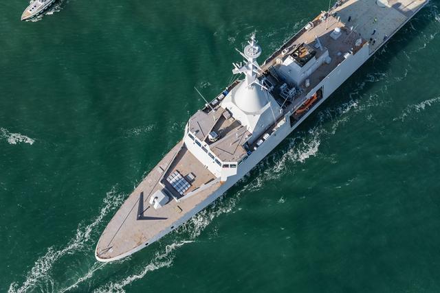 埃及迎来中国朋友,中华神盾带去千年友谊,法老最新战舰出港相迎_法塔