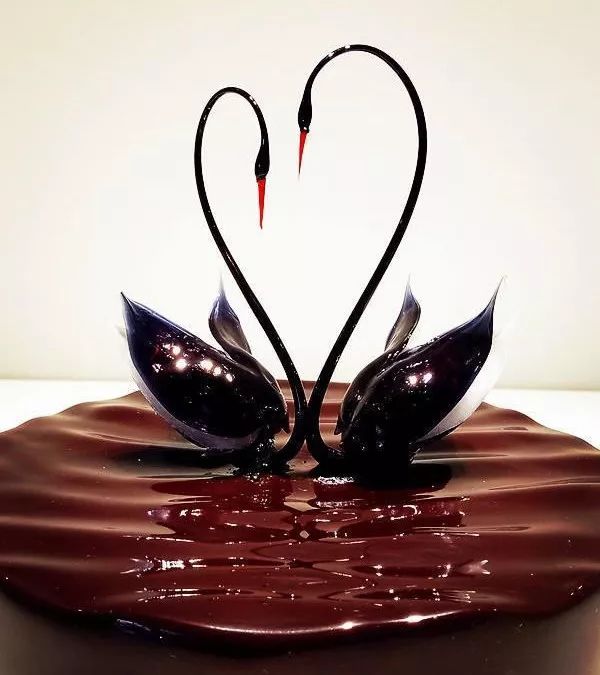 罗红黑天鹅蛋糕图片