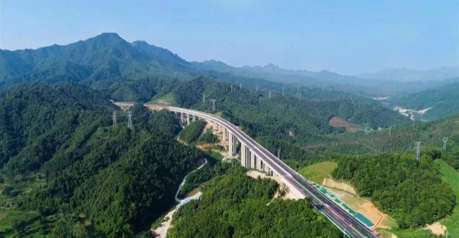 一路美景贺巴高速钟昭段9月底通车