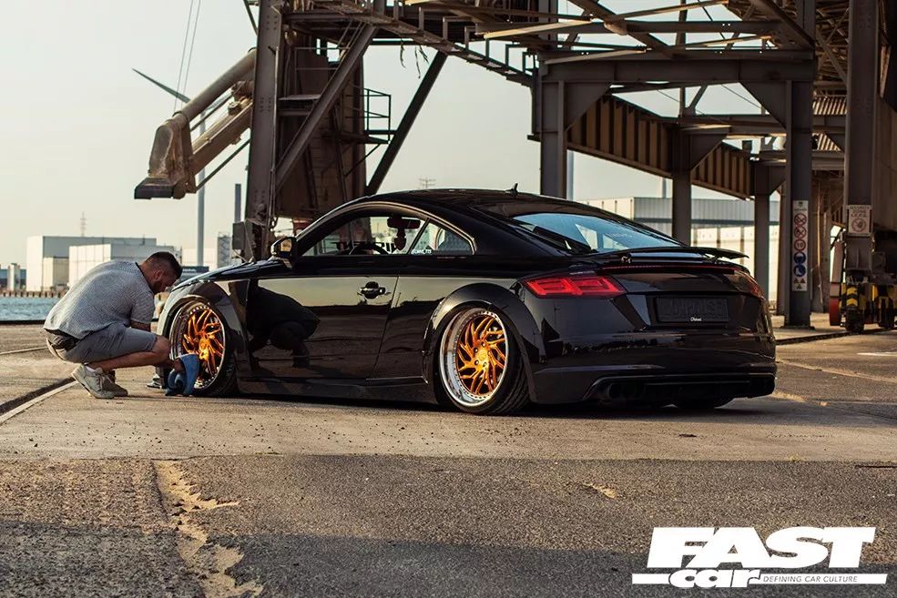 全身碳纤维改装 tt,让你感受硬汉的 tt 是如何剽悍的!