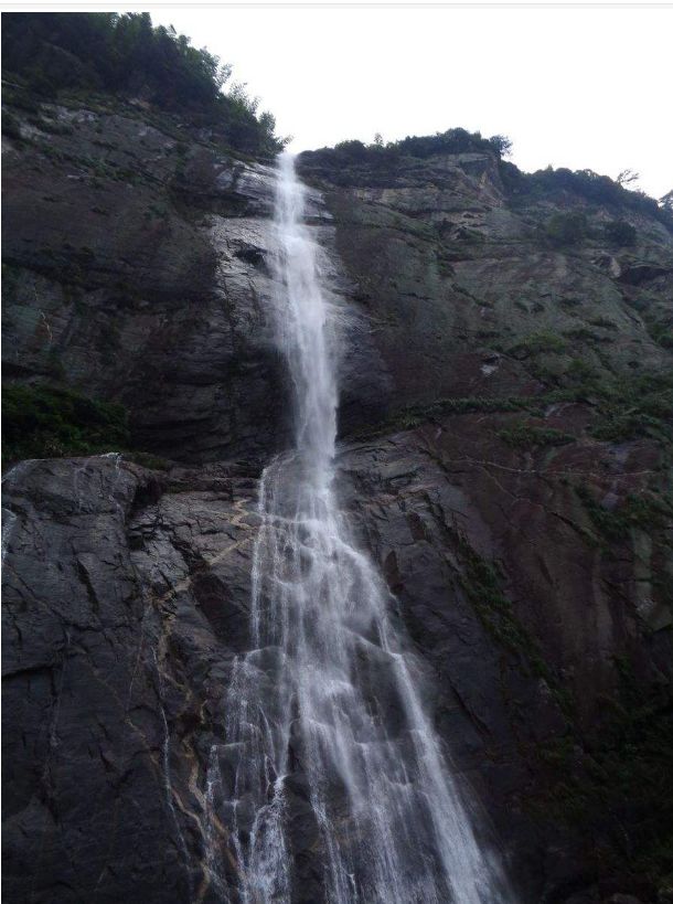 风景美如画这一帘声势浩大的瀑布景观就在南昌周边