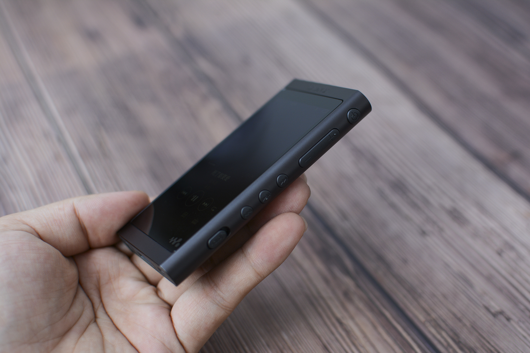 小巧机身时尚感十足  索尼nw-a55播放器图赏