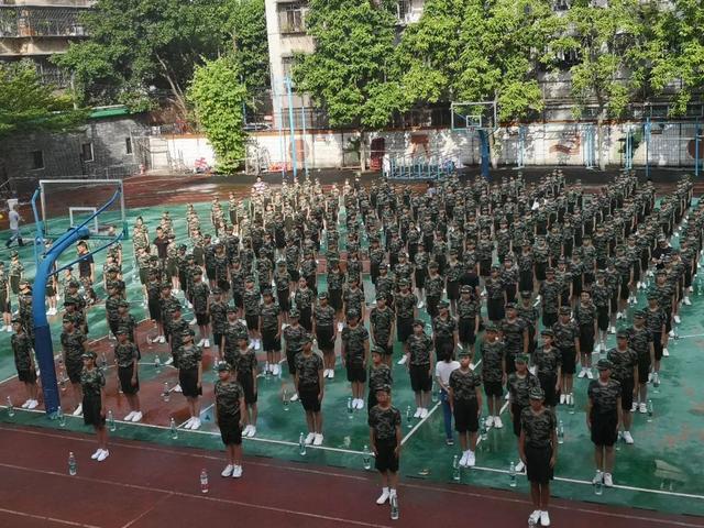 荔湾丨开学季流花中学喜迎262名新生他们军训的打开方式是