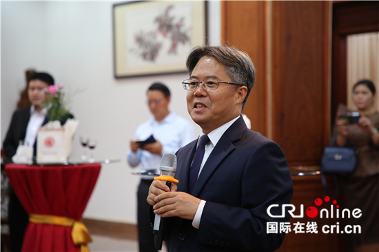 中国驻老挝大使姜再冬谈中美经贸摩擦和香港局势