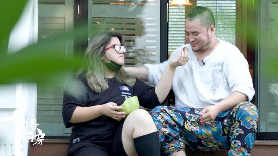 他就是徐铭恩.还是一位父亲,不过今天他的身份不止是大厨