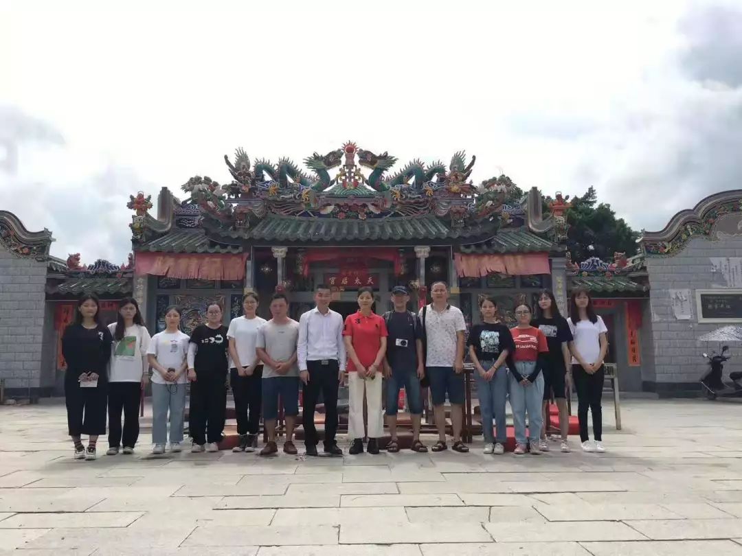 喜闻惠州学院的师生在金厢乡贤林奕生的支持和资助下,在做陆丰金厢的