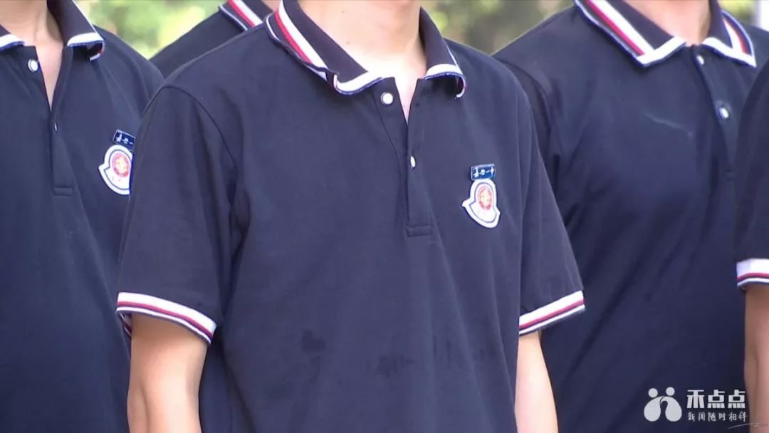 同城丨嘉兴一中,秀州中学全体新生投票,只为选出._校服