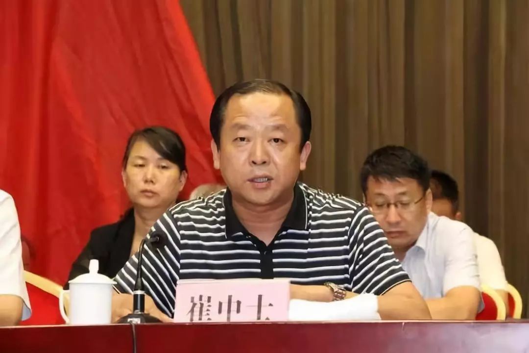 华龙区工会第二次代表大会胜利闭幕