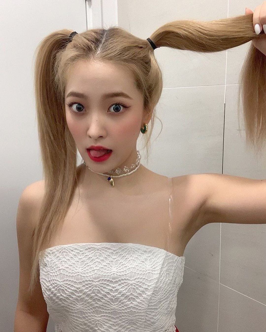 像是乘坐了时光机的yeri金发双马尾梦回icc