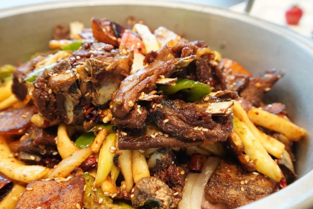 西宁的羊肉不柴,好嚼稻糠总结了一下青海网友的评论:1,青海的羊品种好