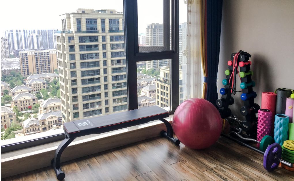 便捷无束缚铺个瑜伽垫放台跑步机绰绰有余阳台就是健身房#痛快健身