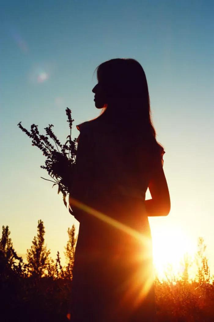 假期出行拍照攻略,让你在朋友圈出人头地 _背影