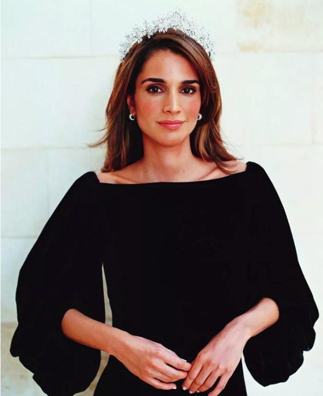 世界上最年轻的王后,优雅高贵的代言,却是难民出生_亚辛·拉尼娅