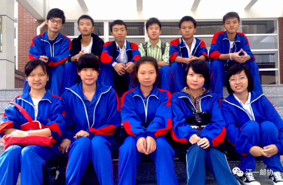 江门一中蓝精灵校服将成历史一组老照片回顾这抹红蓝