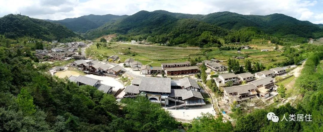 风起舞,云徜徉.黄蛟山上好风光.古之月坝,蜀道名扬.