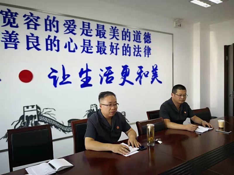 近日,江苏兴化法院快速裁决庭庭长姚卫强,副庭长苏胜忠一行来到市社会