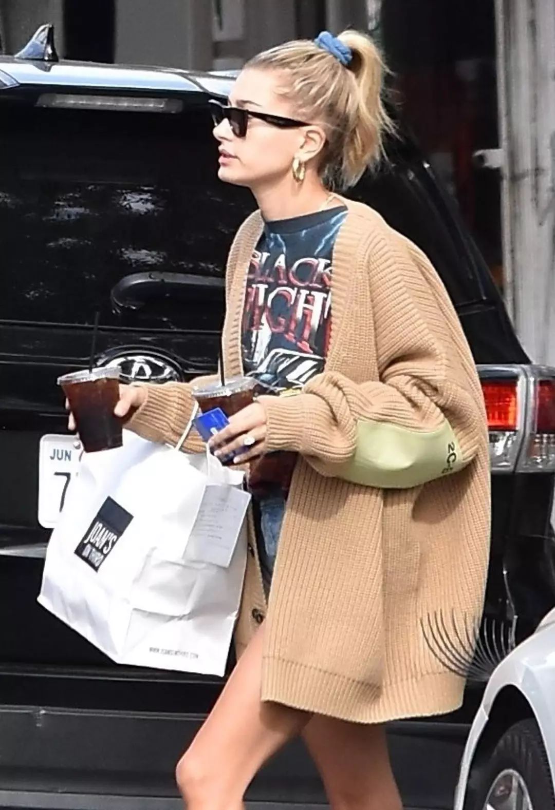 就算是贾斯汀·比伯老婆这样的超模,猥琐颈不仅让她胸看上去变小了