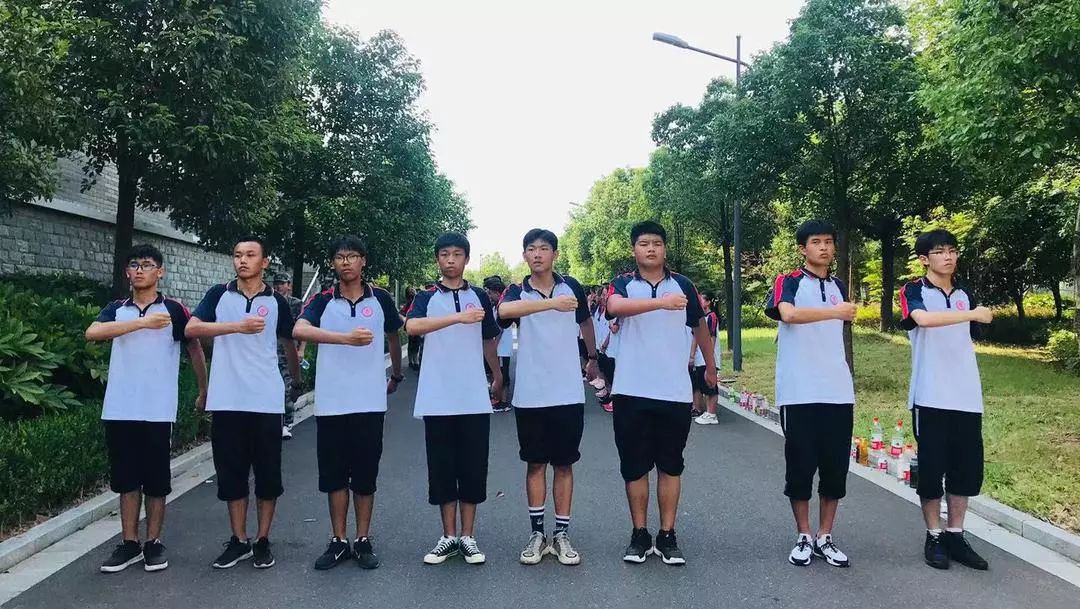 少年试手请长缨系取军魂铸丹心义乌五中2019学年军训纪实