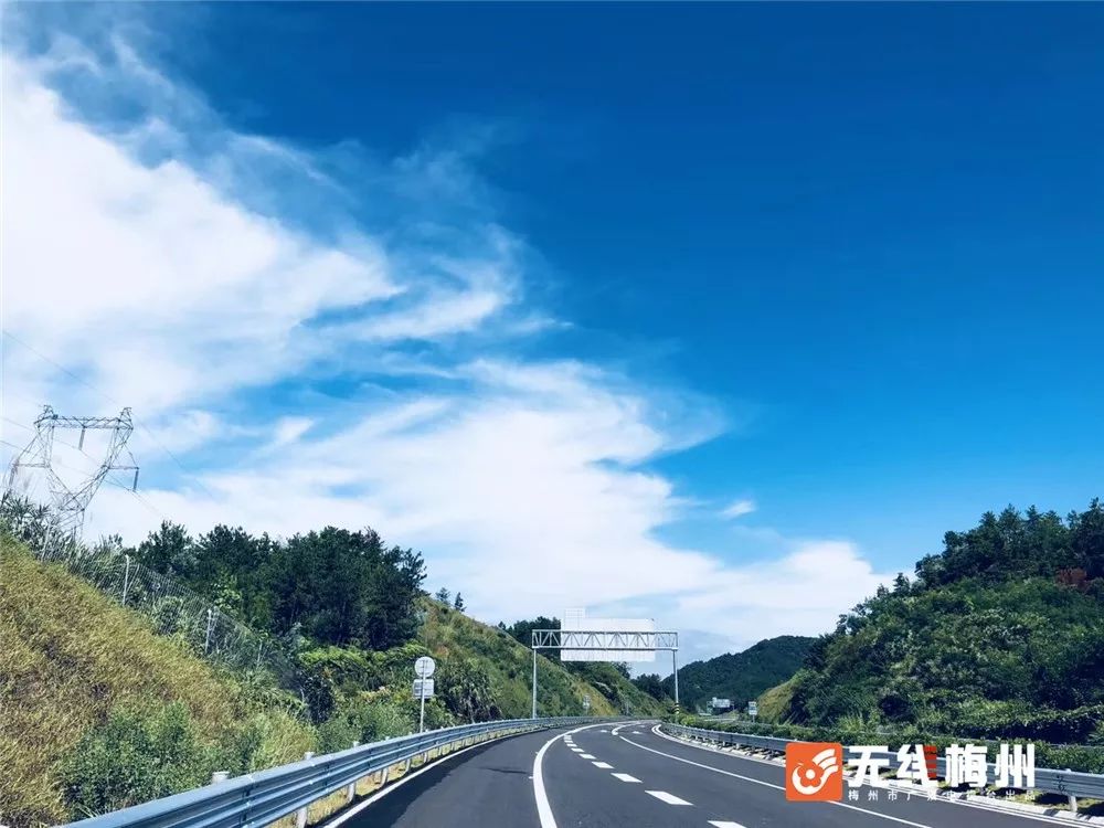 今天上午梅平高速公路全线通车