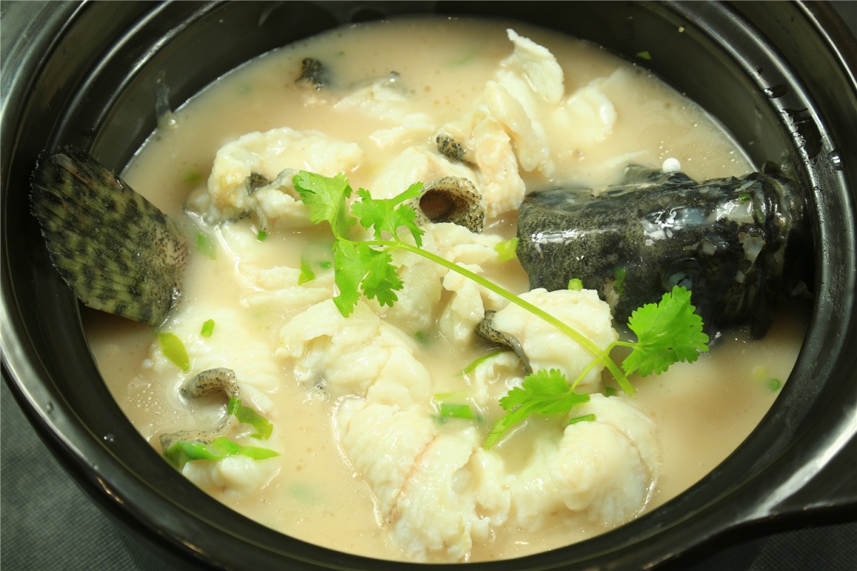 七稻鲜砂锅粥愿余生有人与你立黄昏有人问你粥可温