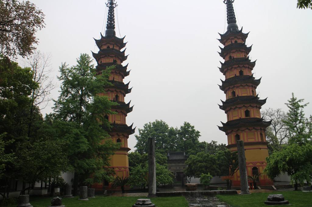 《兴平县志》记载,北塔原为清梵寺内的主要建筑,起于唐贞观元年(公元