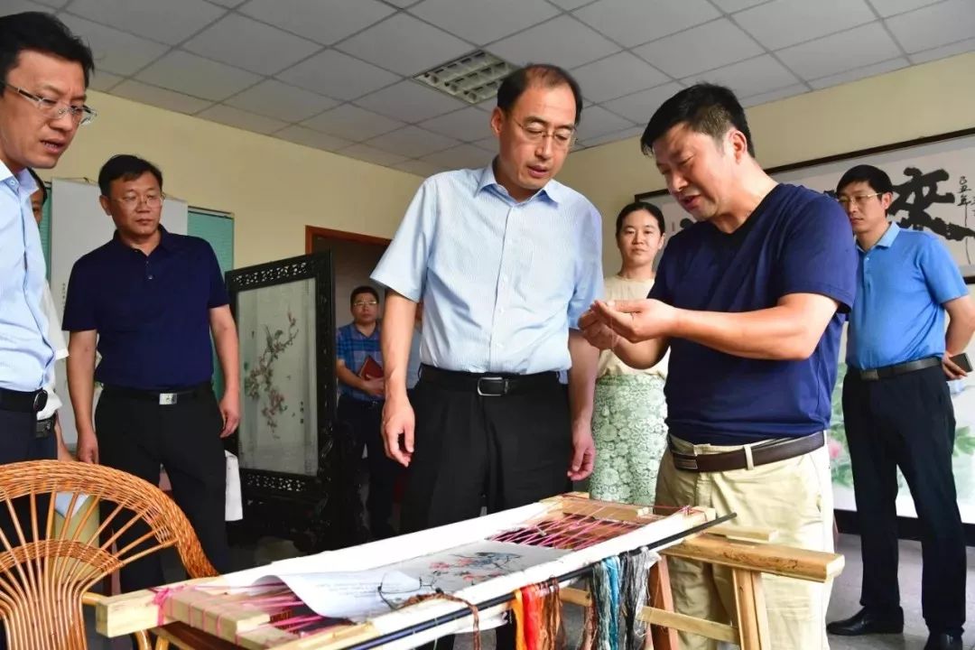 张宏璞实地调研了鲁绣博物馆,田世科国家级技能大师