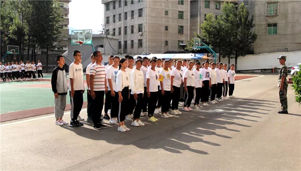 浴火成诗,淬炼成金  ——会东中学高一新生军训圆满结束