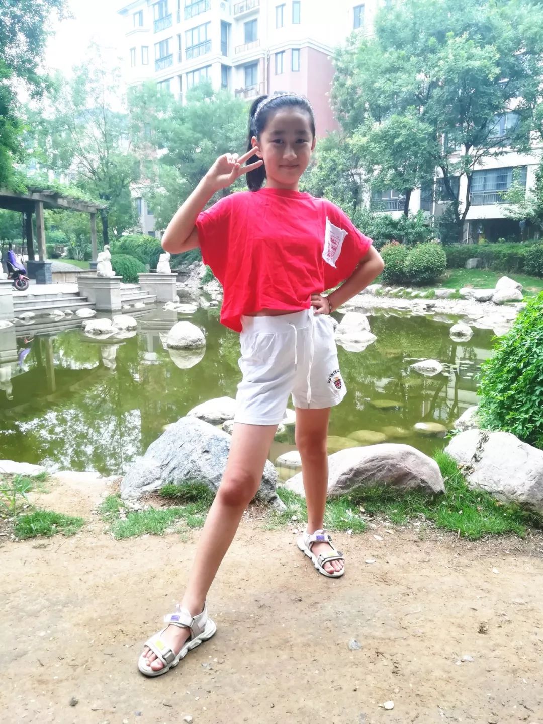 【每周一星】团结街小学小记者李悦然:沉浸绘画的文静女孩
