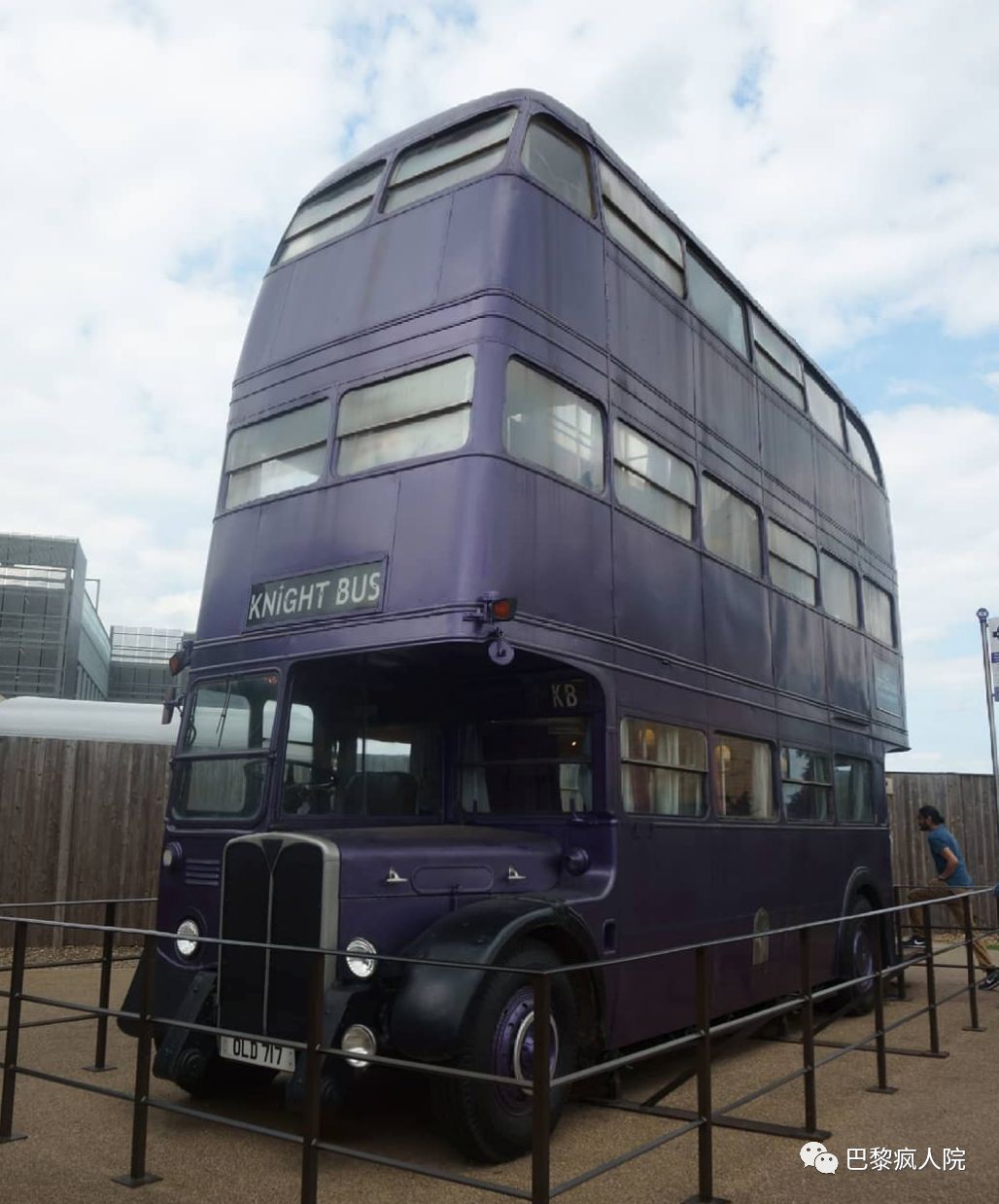 哈利波特魔法巴士开到巴黎让你仿佛置身拍摄现场