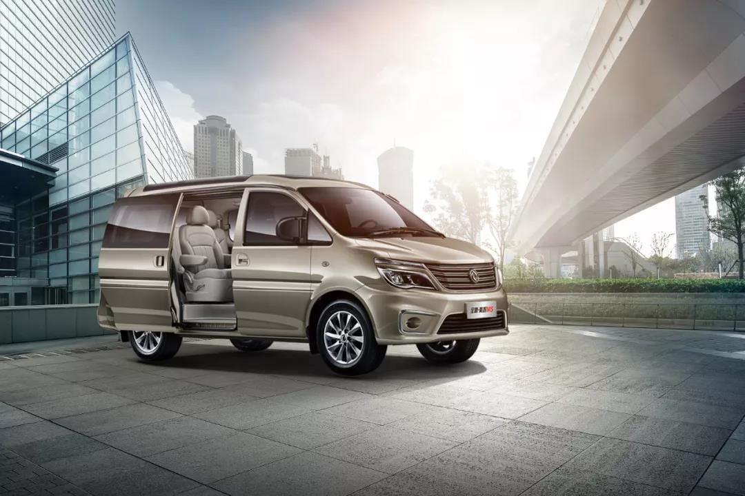 9l最低燃油消耗254g/kwh三菱mivec高效节能技术支撑轴距长达3000mm,车