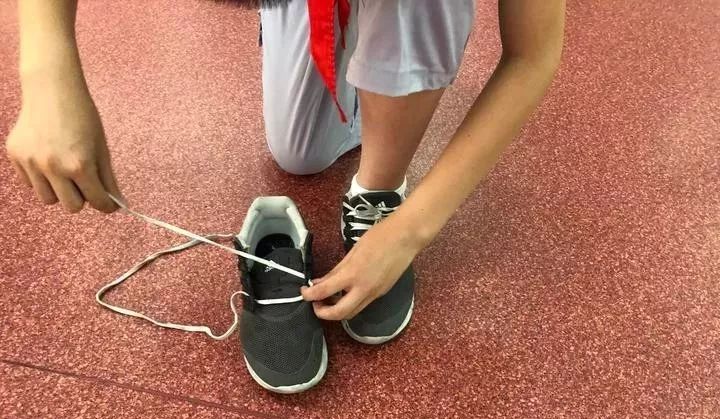 三成初一新生不会系鞋带! 孩子受用一生的生活技能, 掌握了吗?