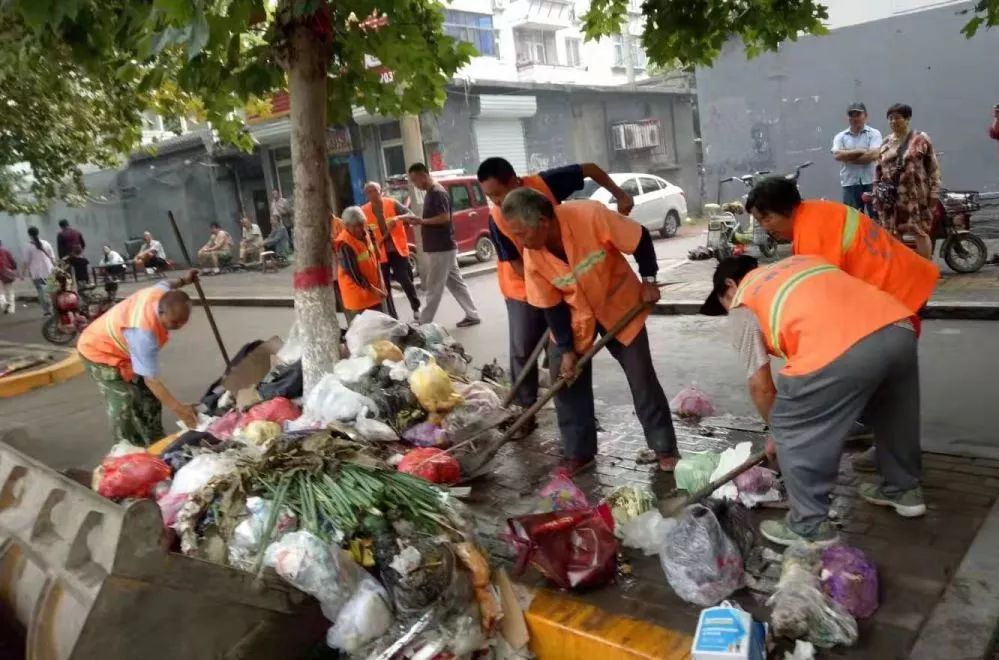 竟有人往滏阳路上倒垃圾这种行为