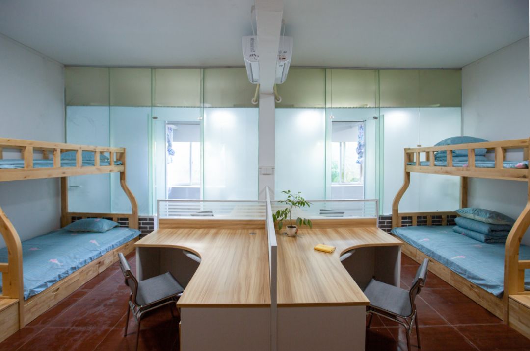 图为我校"复合型二人间"实景图我校今年再次推出高标准二人间宿舍192