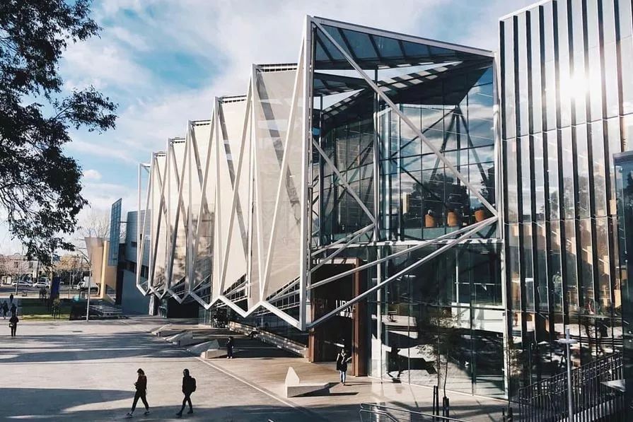 恭喜monash喜提高校界全澳吸金王光留学生学费就拿下近48个亿你的有钱