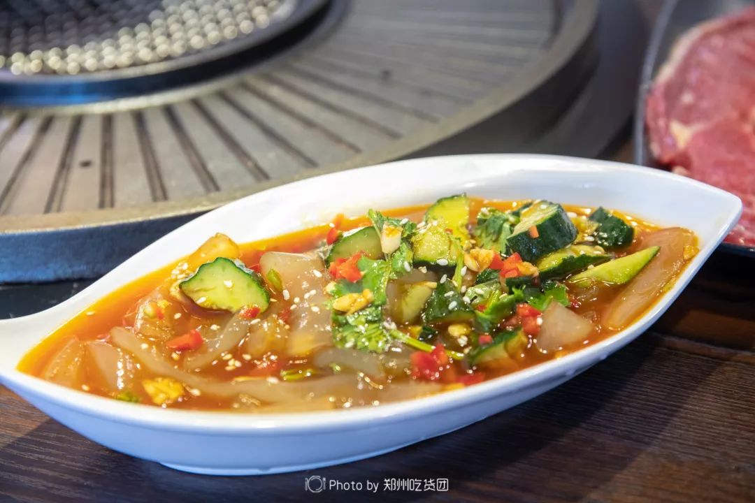 喝小酒,会朋友,除了毛豆和水煮花生,别忘了滑溜爽口的东北大拉皮哦!