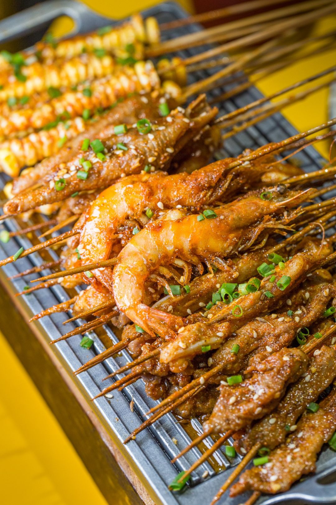 满足你对童年的串串烧烤的所有想象69元回到1986锅底100根串瘦肉5串肉