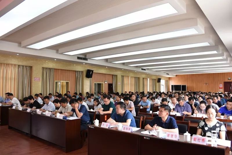 会上,副县长陈建荣宣读了城南片区城市棚户区(城中村)改造建设工作